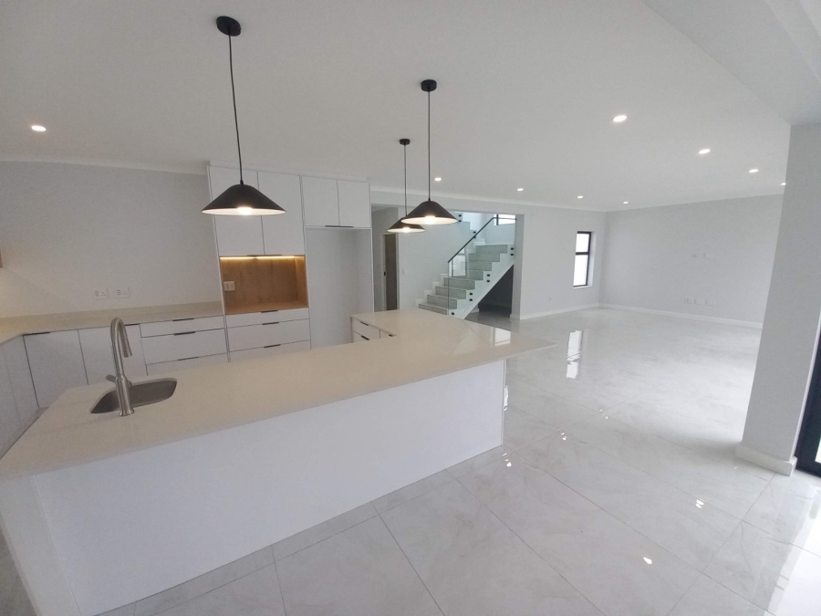 5 Bedroom Property for Sale in Sandown Western Cape